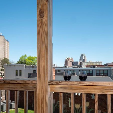 Jennifer'S City View Private Apartment Deck & Office Providence Exterior photo