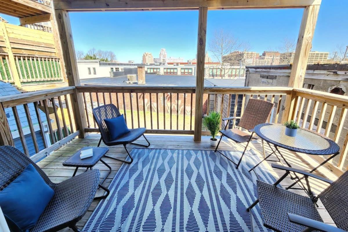 Jennifer'S City View Private Apartment Deck & Office Providence Exterior photo